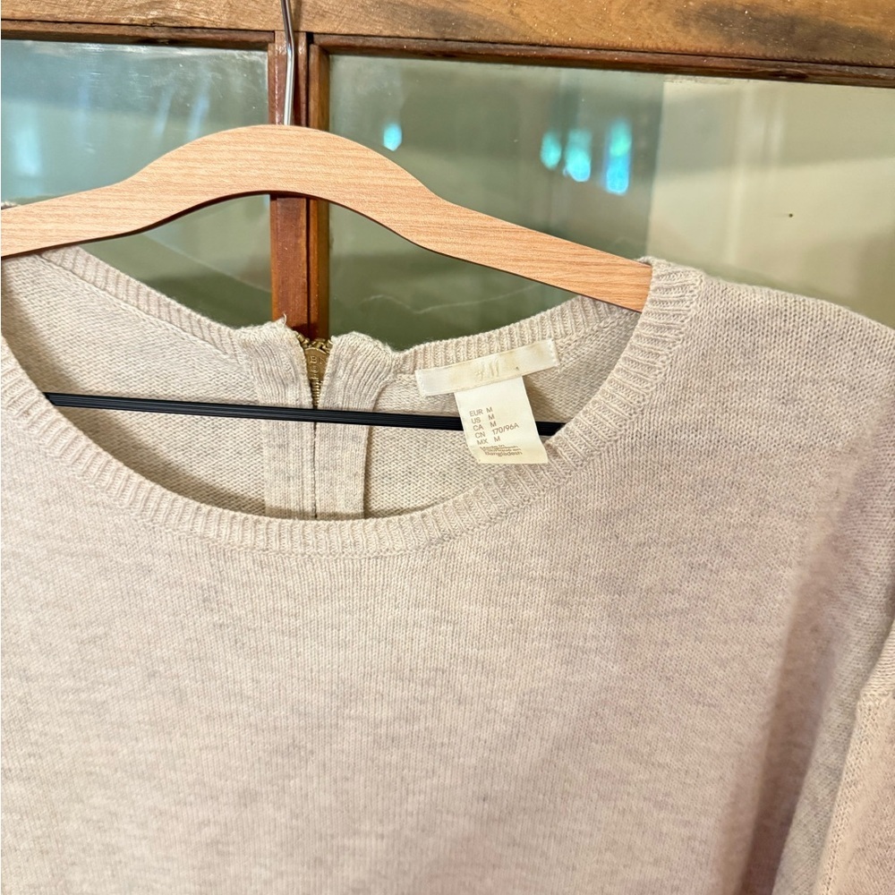 H&M Cream Sweatshirt - Picture 2 of 4